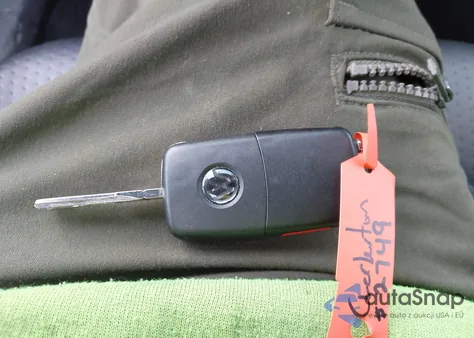 2013 Volkswagen Passat 2.5L Se z USA, uszkodzony, nr VIN 1VWBH7A35DC141490